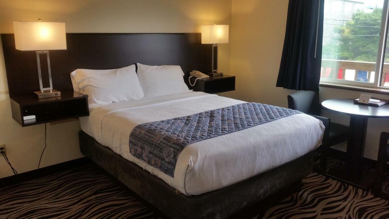Tradewinds Motel Рокълей Бийч Екстериор снимка